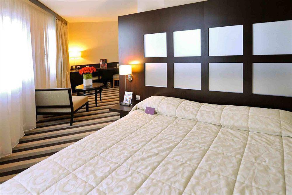 Mercure Rouen Centre Champ De Mars Стая снимка